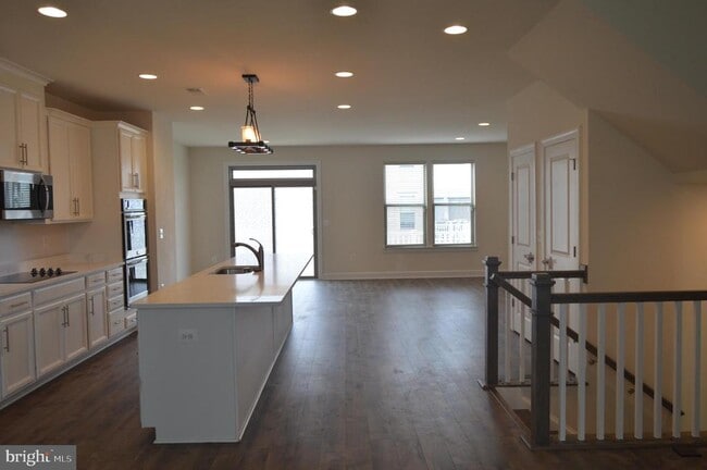 Building Photo - 9867 Gillum Wy