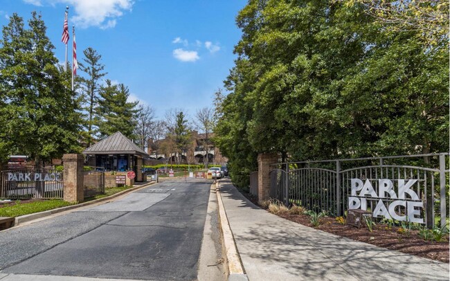 Primary Photo - 3095 Hawthorne Dr NE