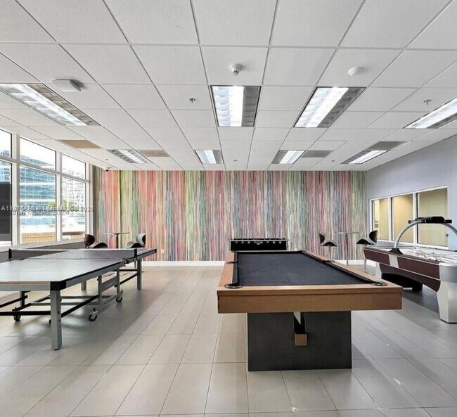 Building Photo - 1200 Brickell Bay Dr