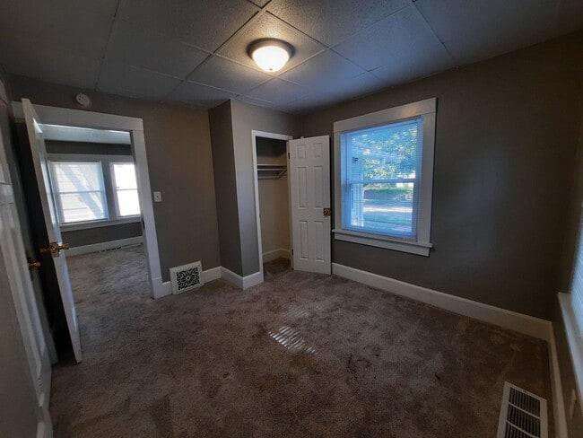 Building Photo - 3 Bedroom Home with a Fenced Yard and BEAU...