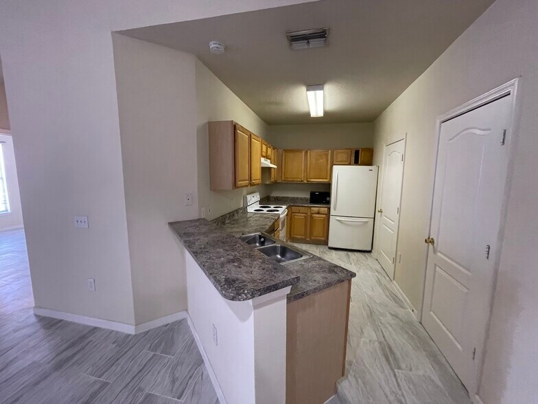 Building Photo - 18108 VILLA CREEK Dr