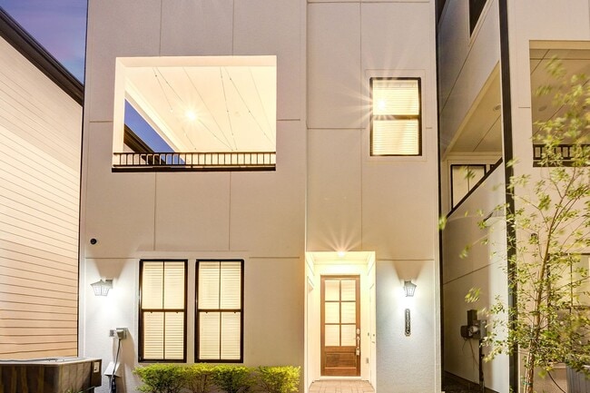 Primary Photo - 3BR, 3.5BA Townhome with Balcony, Yard & D...