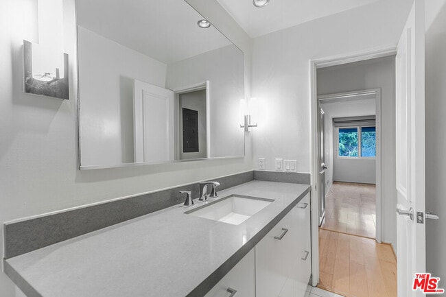 Building Photo - 8535 W Knl Dr