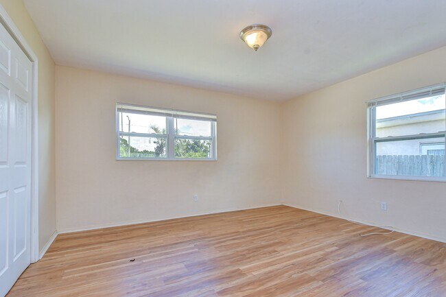 Building Photo - 5634 9th Ave N