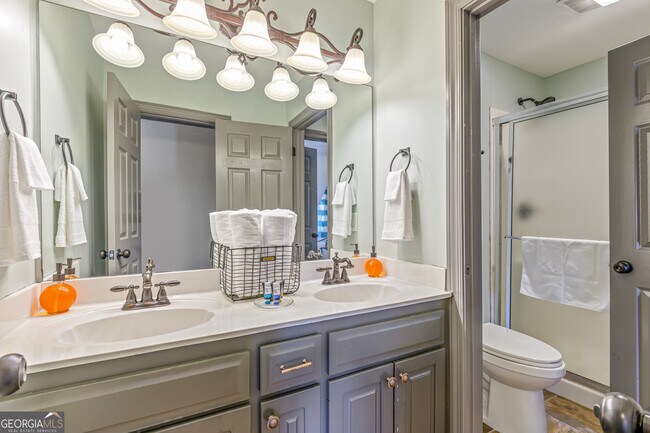 Building Photo - 10 Bridlewood Ct