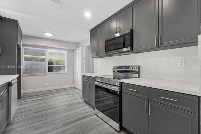 Building Photo - 3303 NW 37th Ave