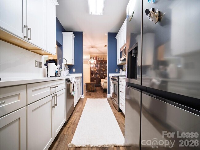 Building Photo - 5609 Fairview Rd