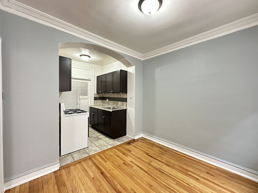 Building Photo - 1363 W Estes Ave