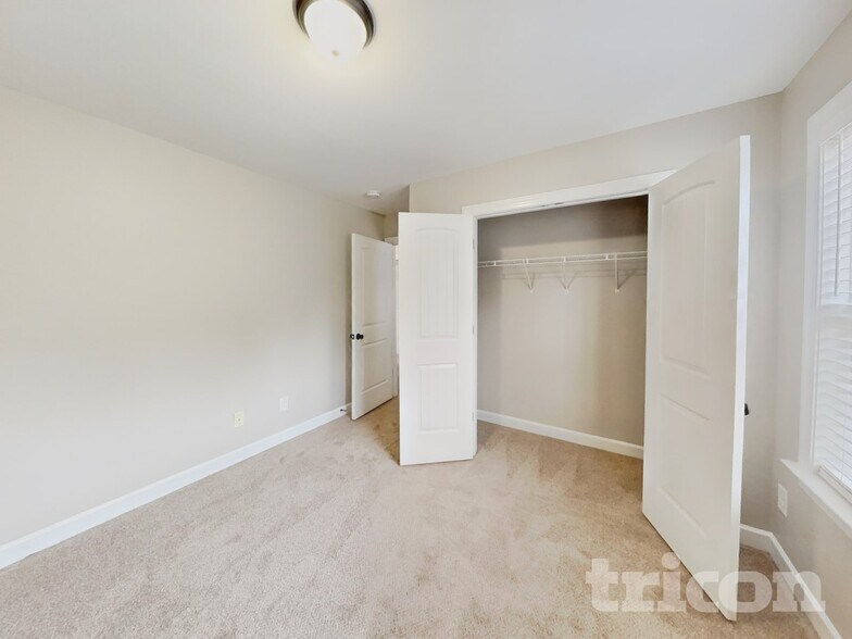 Building Photo - 69 Diamond Creek Dr