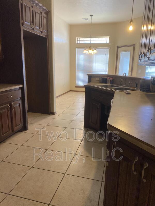 Building Photo - 617 Allison Ln