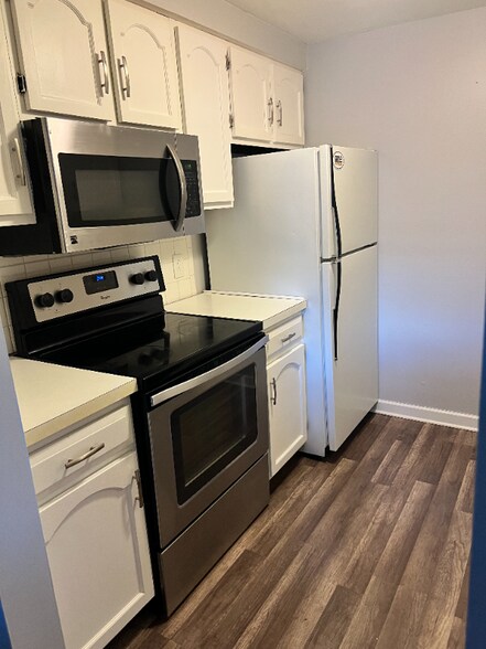 Building Photo - 40 Groton Dr