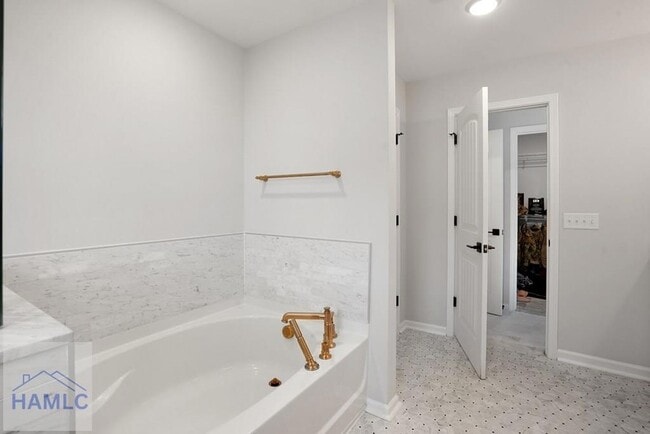 Building Photo - 25 Ashmont St