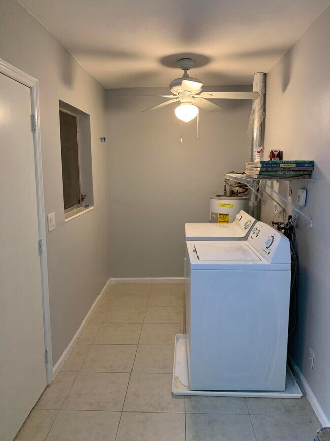 Building Photo - 6551 NE 7th Ave