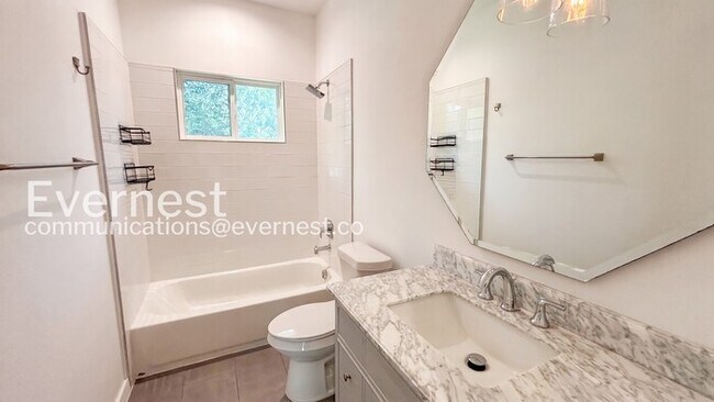 Building Photo - 3 Bed/2.5 Bath Home with Fenced Yard / Pet-Friendly / Available Now!