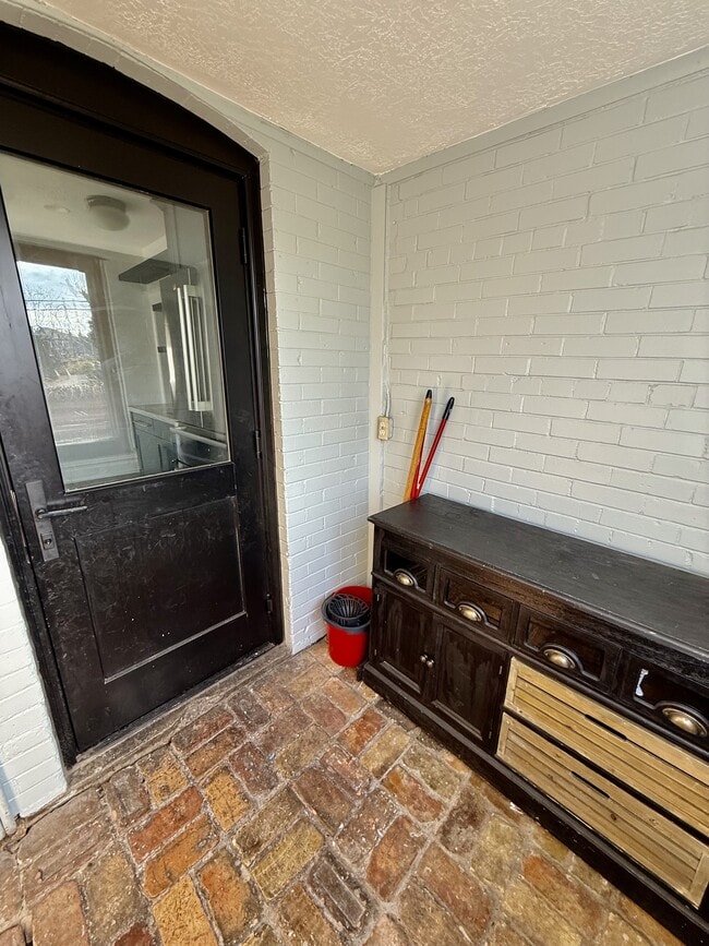 Building Photo - 1228 Bryan Ave