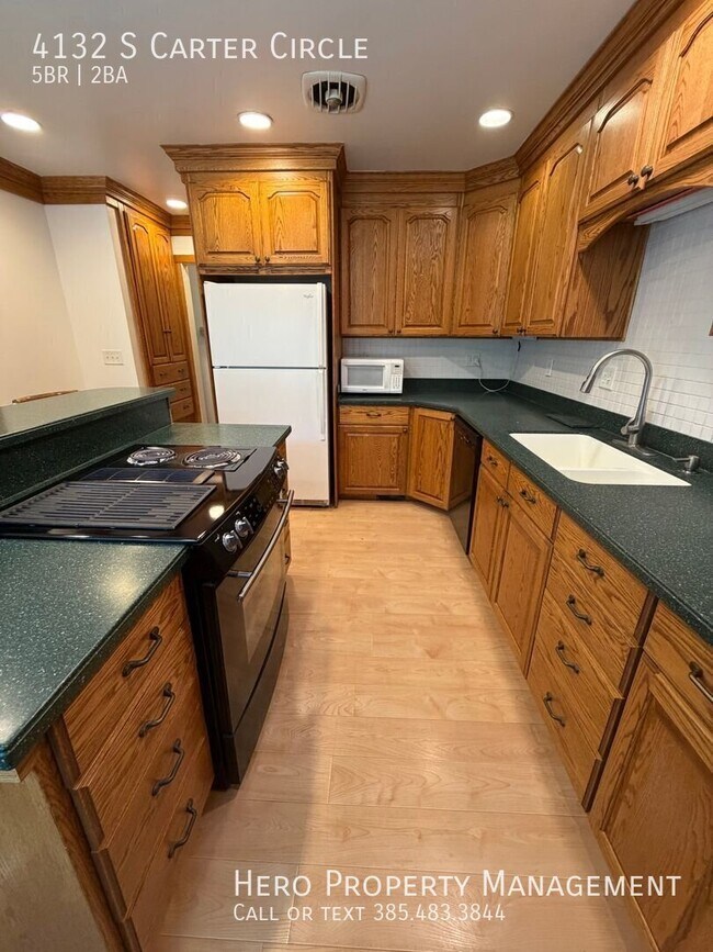 Building Photo - 4132 S Carter Cir