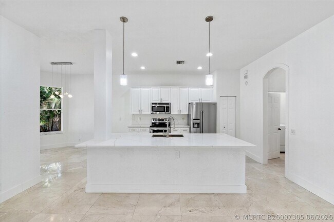Building Photo - 2013 Harbor View Cir