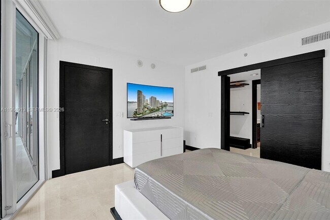 Building Photo - 465 Brickell Ave