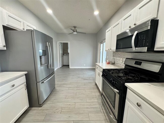 Building Photo - 1616 War Horse Ln