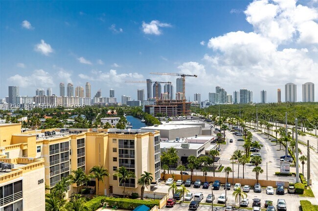 Building Photo - 1003 N Miami Beach Blvd