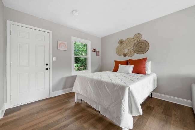 Building Photo - 515 9th St