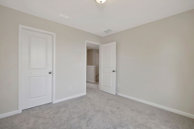 Building Photo - 1519 Hollins Dr