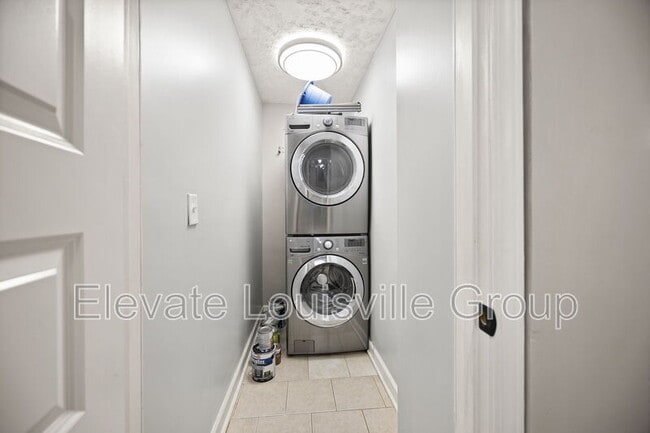 Building Photo - 1135 Milton St