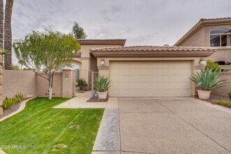 Building Photo - 10193 E Bayview Dr