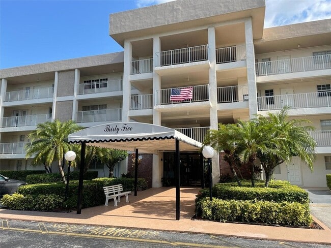 Primary Photo - 3151 S Palm Aire Dr