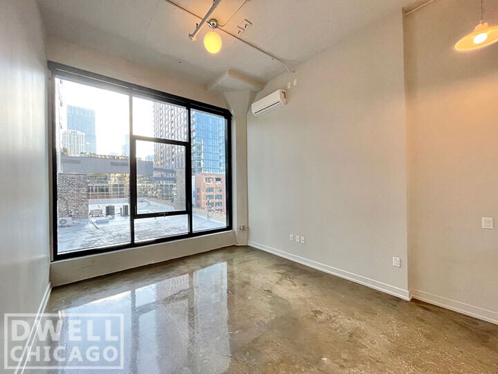 Building Photo - 152 W Huron St