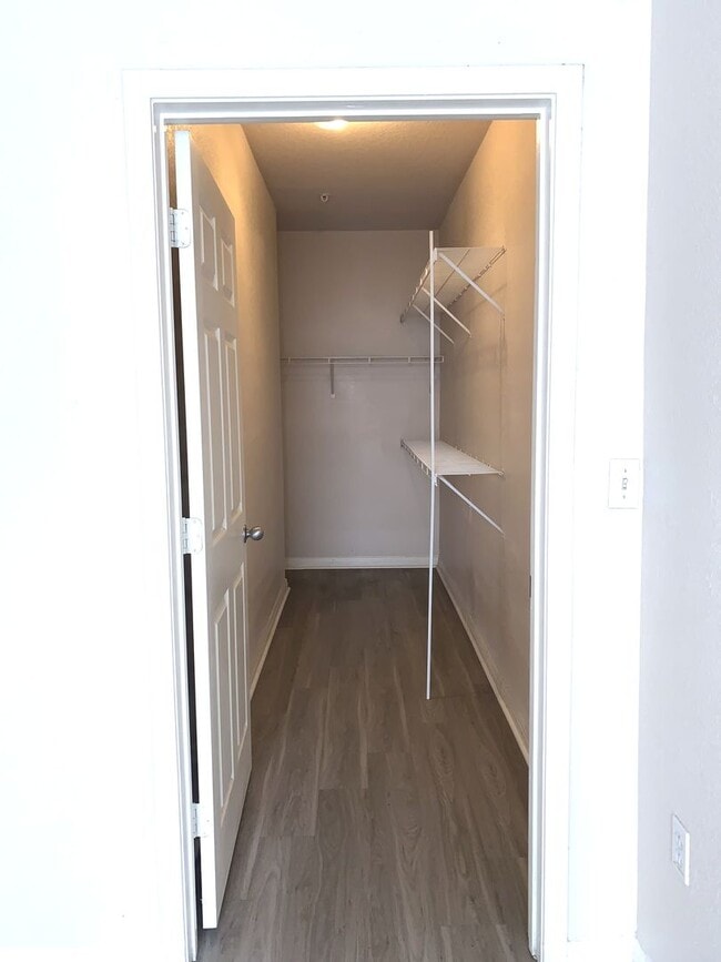Building Photo - Updated 2x2 condo 1121 square feet, vinyl ...