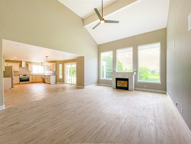 Building Photo - 2211 Morency Dr