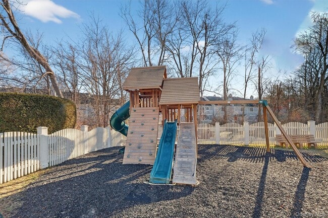 Building Photo - 1306 Nutmeg Dr