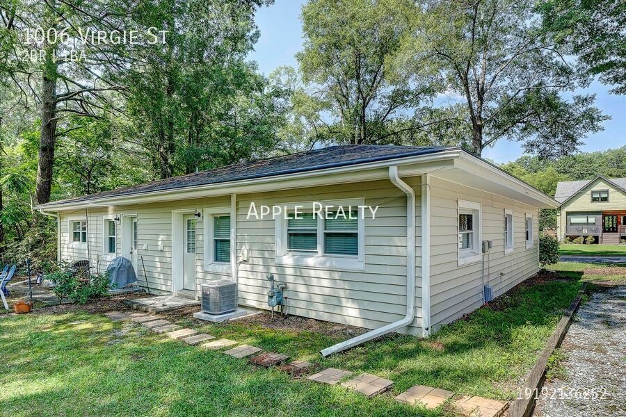 Building Photo - 1006 Virgie St