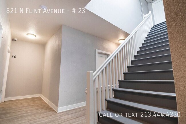 Building Photo - 821 N Flint Ave