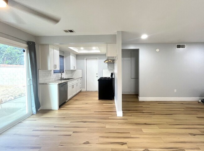 Building Photo - 1708 E Fairfield Ct