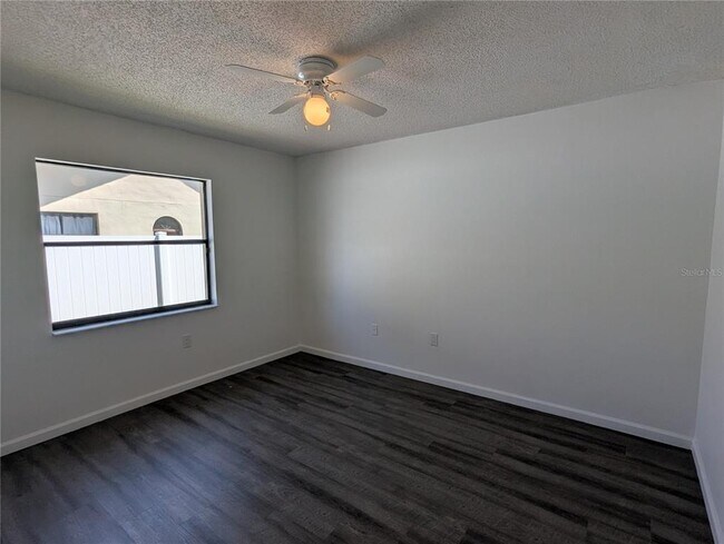 Building Photo - 11322 Torrey Pines Dr