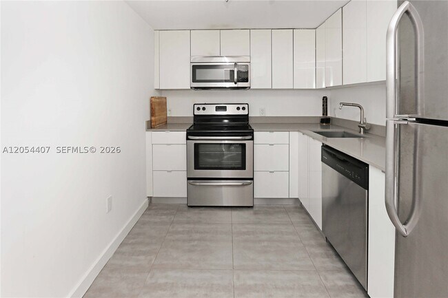 Building Photo - 1580 West Dr