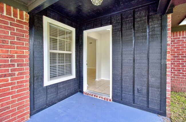 Building Photo - 815 Sagewood Dr