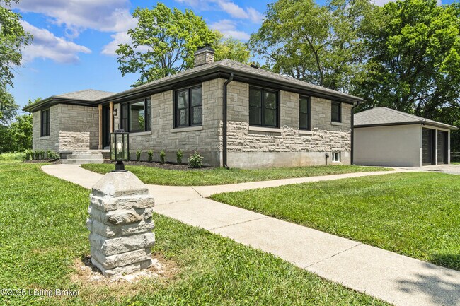 Building Photo - 8002 Watterson Trail