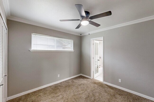 Building Photo - 3264 Northaven Rd