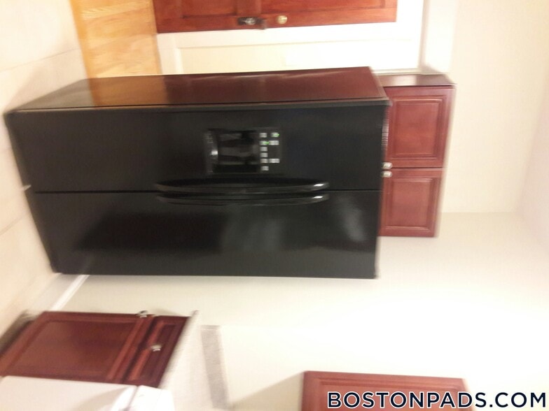 Building Photo - 163 Summer St