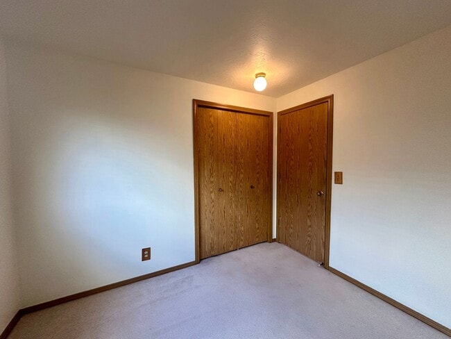 Building Photo - Three Bedroom Home in Keizer with a Puttin...