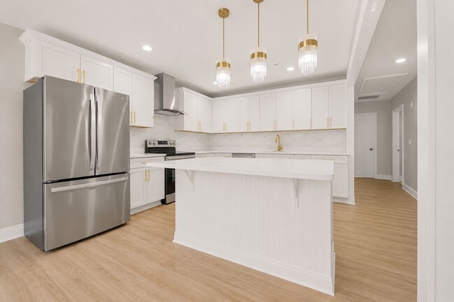 Building Photo - Move In by 6/5 & Save $500 OFF JUNE Rent — Fully Renovated Gem!!!