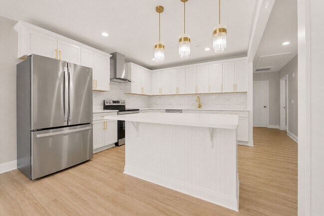 Building Photo - Move In by 7/1 & Save $500 OFF JULY Rent — Fully Renovated Gem!!!