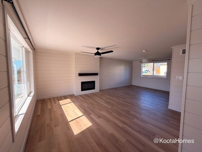 Building Photo - 1215 Skagit St