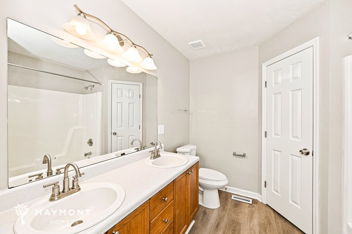 Building Photo - 415 Country Village Dr