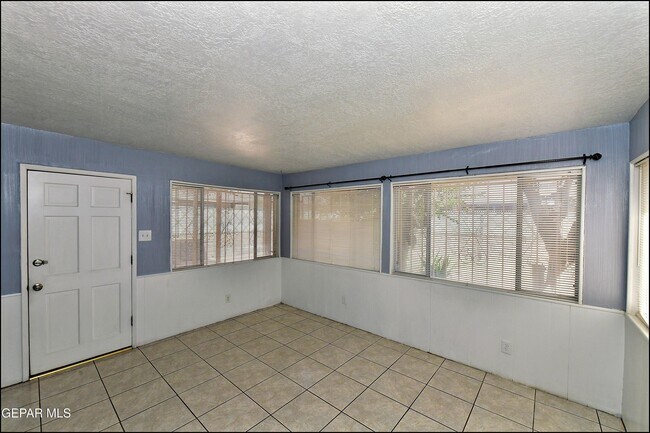 Building Photo - 5613 Creston Ave