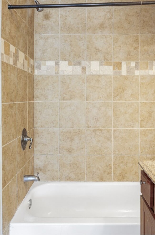 Building Photo - Spectacular 3-Bedroom, 2-Bathroom Home – M...