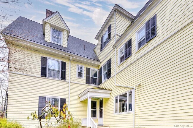 Building Photo - 25 Maple Ave